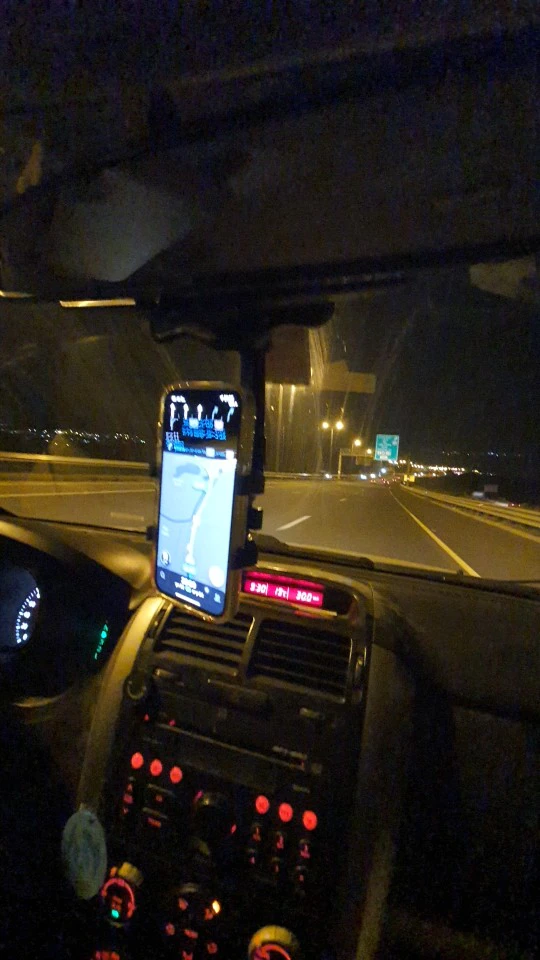 RotatableCarHolder, a 360-degree phone holder that can be mounted on the rear-view mirror - Image 4
