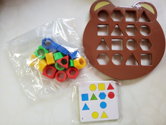 ShapeMatchingGame, a children's board game where children learn about shapes and colours - Image 9
