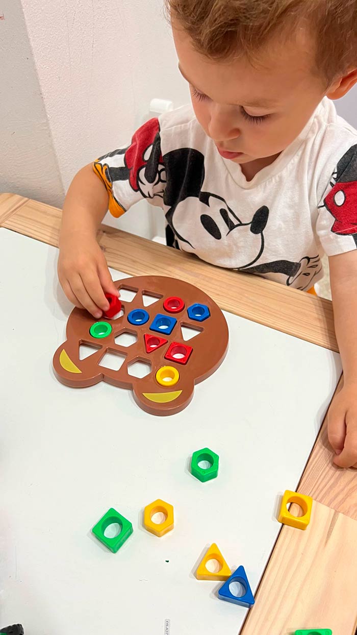 ShapeMatchingGame, a children's board game where children learn about shapes and colours - Image 10
