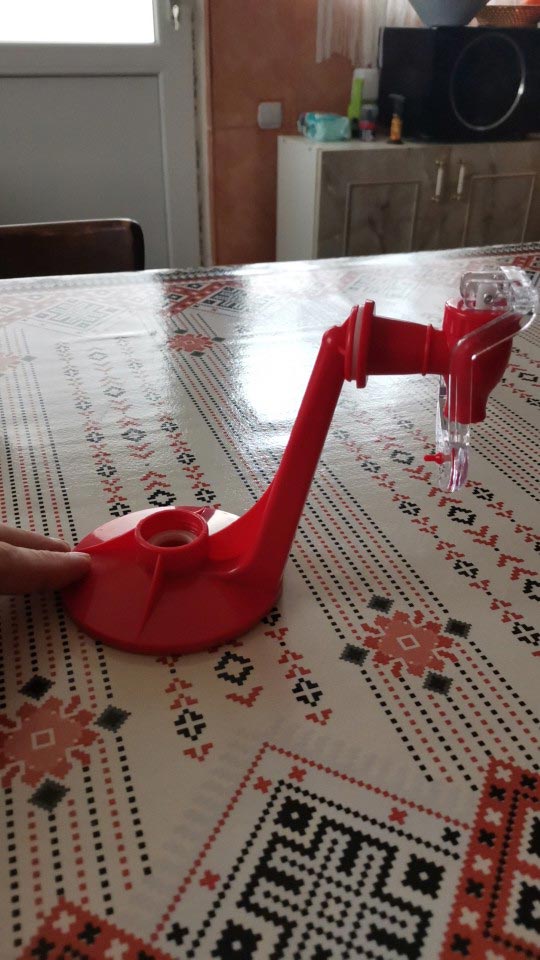 SodaTap, attachment for pouring a drink - Image 5