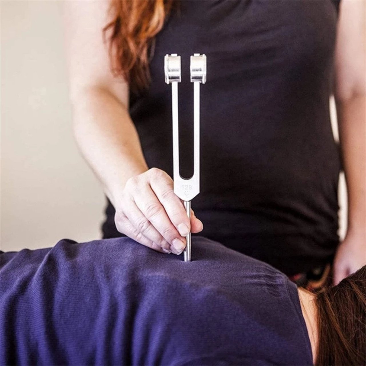 The 128 Hz frequency is known for its effectiveness in grounding, relaxation and therapeutic effect on the body and mind.