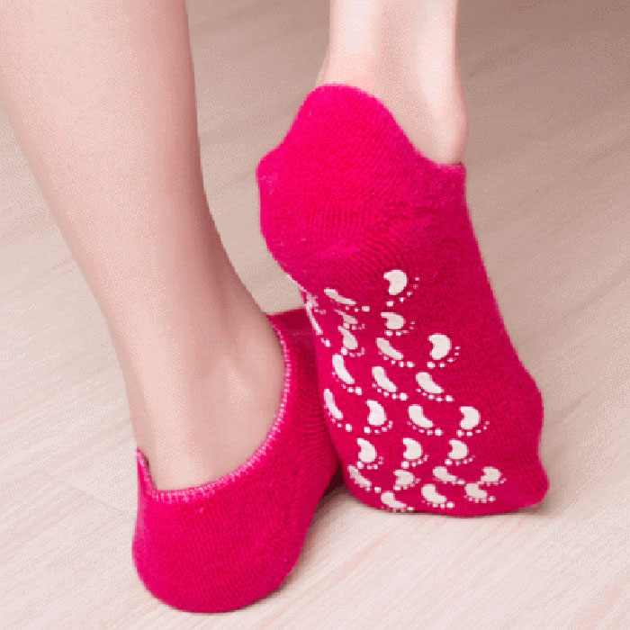 Silicone socks have a gel lining that is infused with all the important vitamins and ingredients to soften hard and cracked skin!