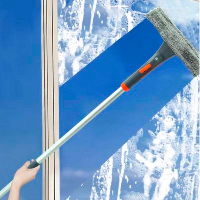 The window cleaner has an adjustable handle, allowing 5 different lengths!