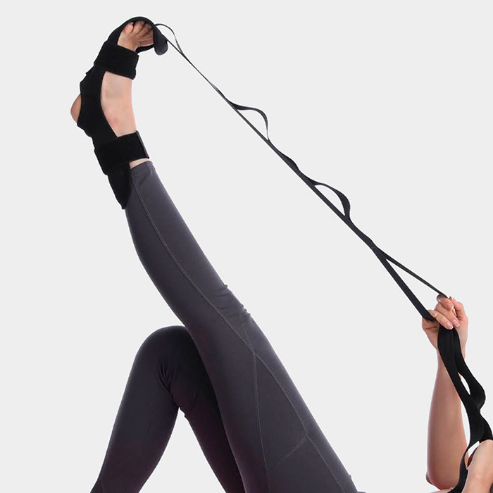 The stretching strap is the perfect choice for stretching and relaxing your muscles after intense workouts or long periods of sitting!