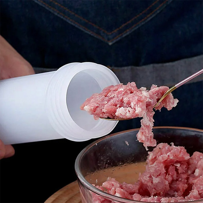 Fill the tube with meat or filling and simply push with the push handle.