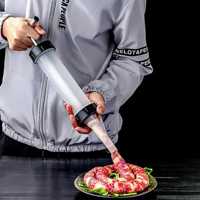 The device allows for evenly sized sausages, salami and similar foods.