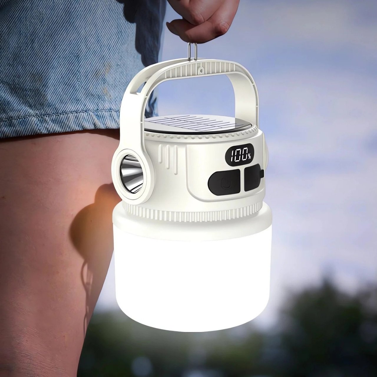 With solar power, you stay independent from electrical sources, while the USB port allows for fast charging of mobile devices.