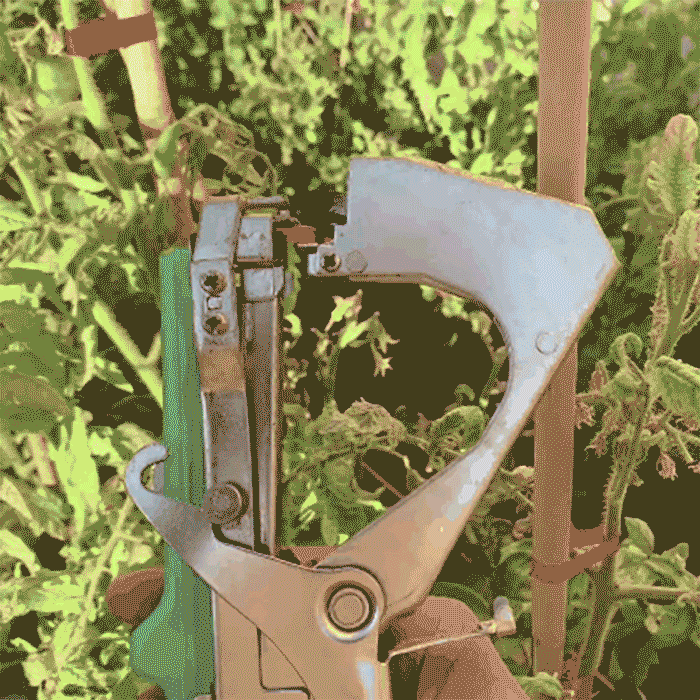 Attach branches and stems to your needs in one hand!