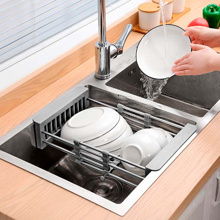 The drainer is also a great choice for washing different foods such as lettuce, fruit, potatoes, etc.