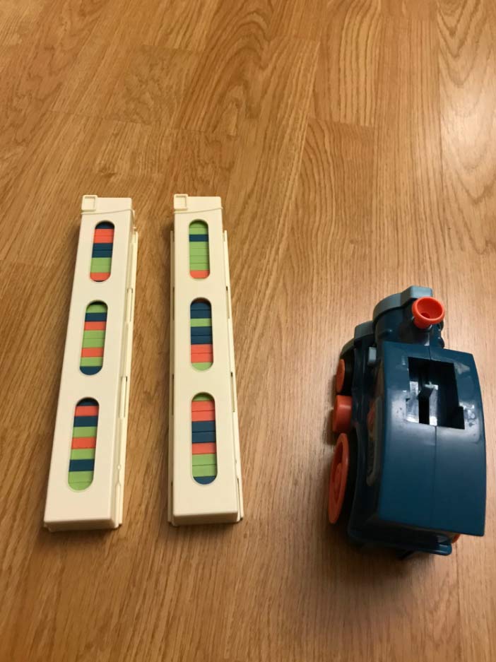 TrainDomino, the train that stacks dominoes - Image 2