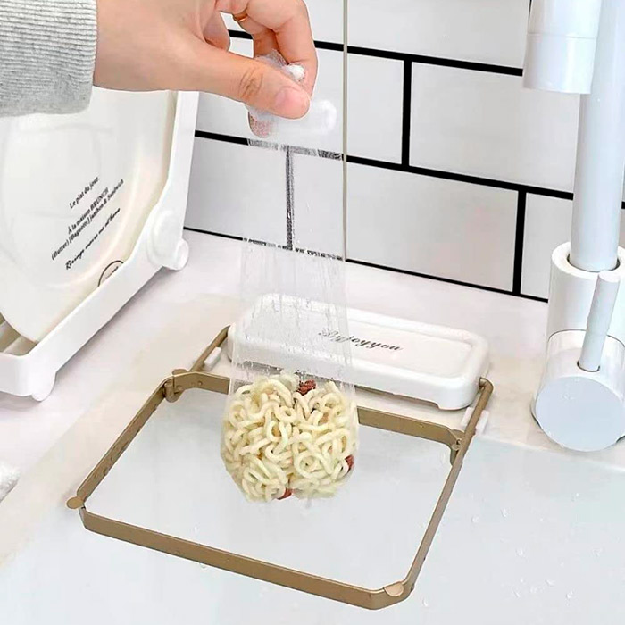 The mesh bag will catch food scraps, which you simply throw in the rubbish with the net.