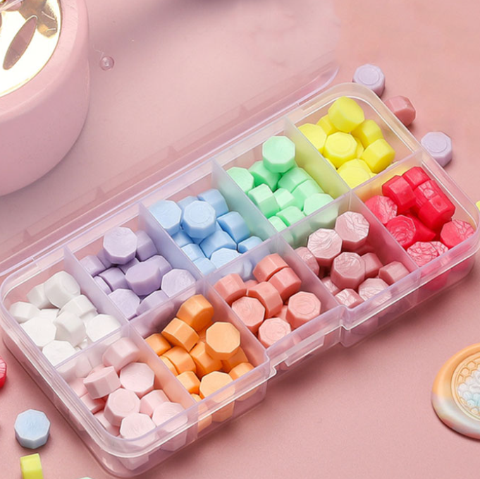 As many as 10 different colours in one set.