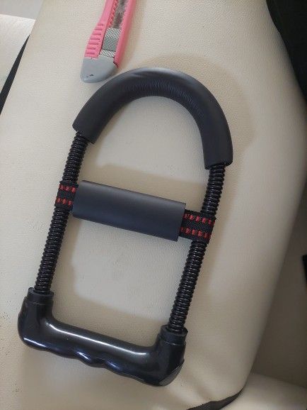 WristPower, a tool for strengthening the muscles of the fingers, hands and arms - Image 8