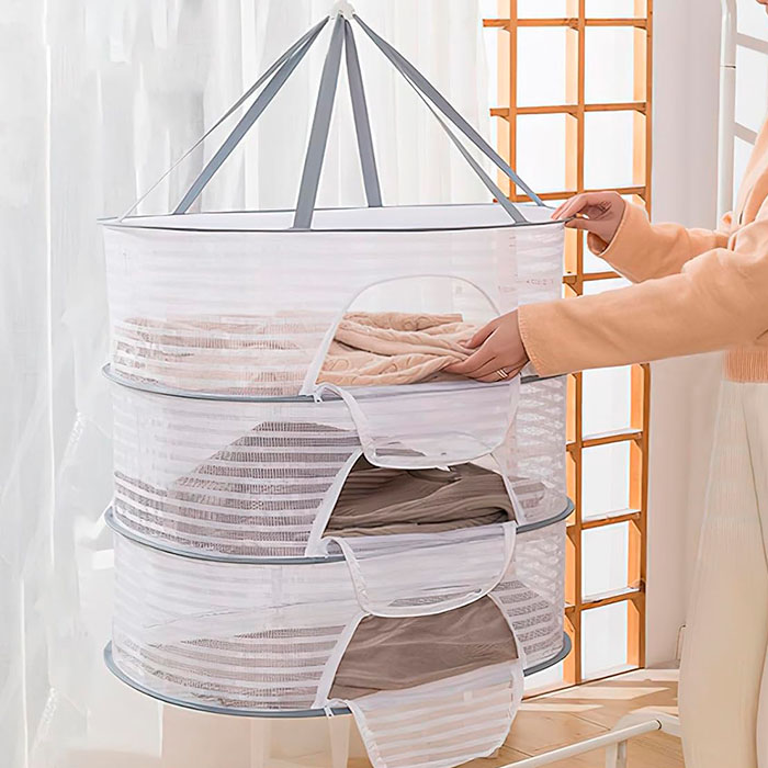 The fruit and other food dryer has 3 separate compartments to make the most of the space!